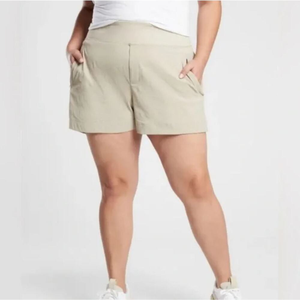 NEW Athleta Trekkie North Shorts Ecru 20 Plus Size Hiking Casual Everyday Shorts